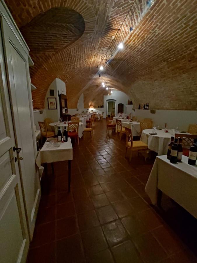 Foresteria Ristorante Conti Roero Monticello d'Alba Exteriér fotografie