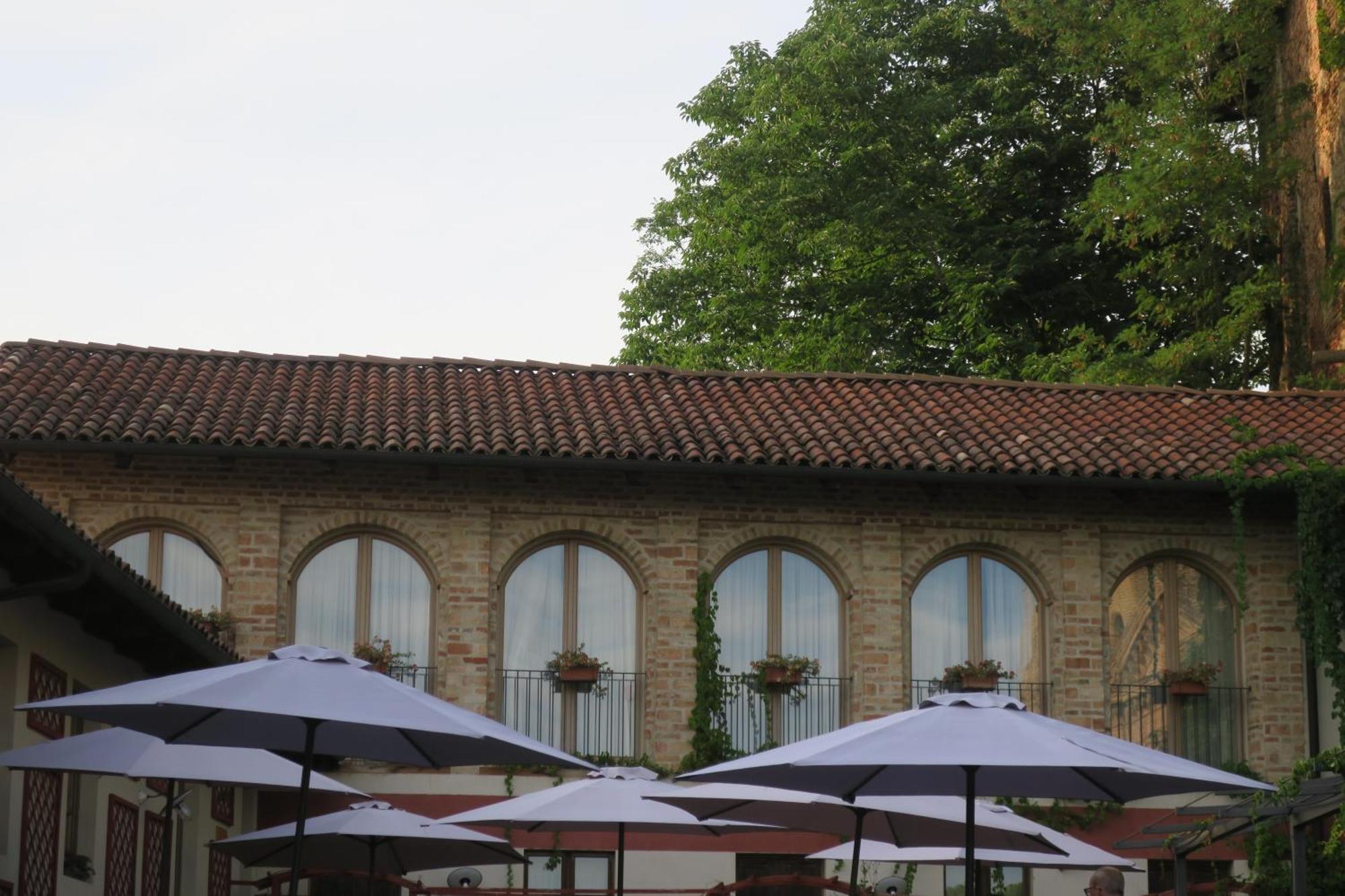 Foresteria Ristorante Conti Roero Monticello d'Alba Exteriér fotografie