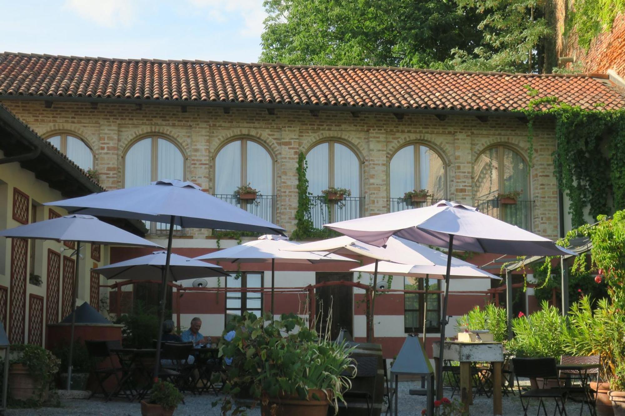 Foresteria Ristorante Conti Roero Monticello d'Alba Exteriér fotografie